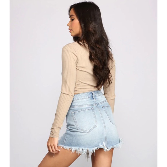 Twist Crop Top - Picture 4 of 6